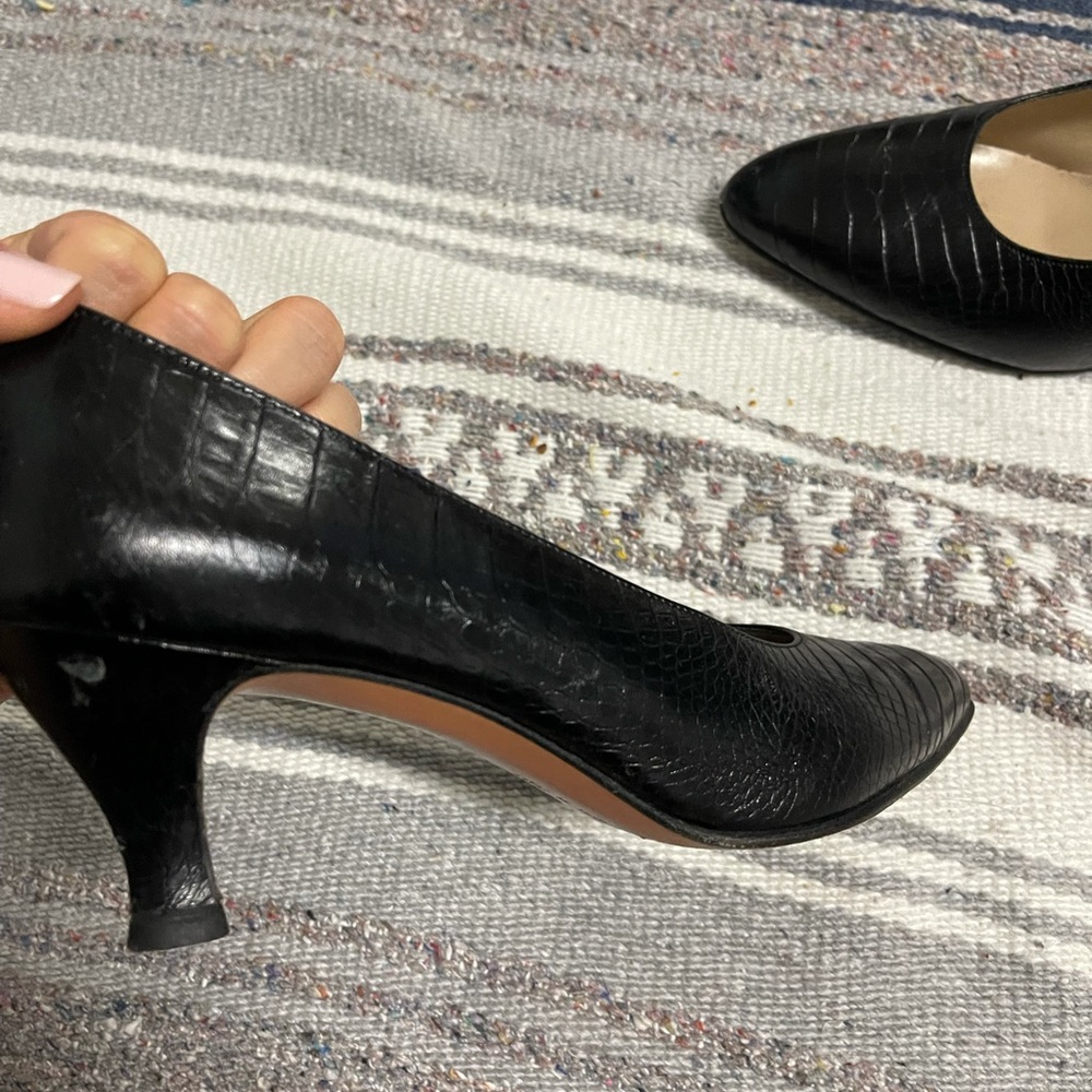 Salvatore Ferragamo Vintage Black pump leather print 7 1/2 - Picture 2 of 9